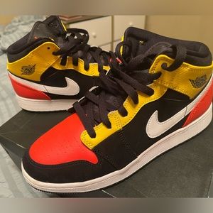 Jordan 1 mid
